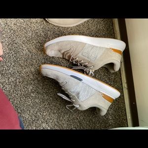 Tom’s mens tennis shoes NWOT never worn size 8.5